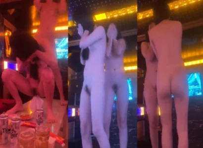 Mỹ nhân thoát y múa lắc lư gợi cảm tại quán karaoke